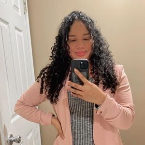 Meet your Posher, Gilian